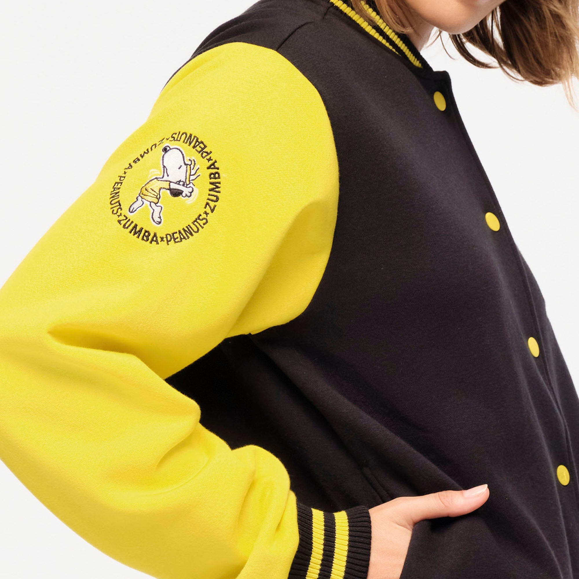 スヌーピー zumba スタジャン ジャケット S 黄色 黒 ズンバウェア Zumba X Peanuts Varsity Jacket – zumbawearth.com